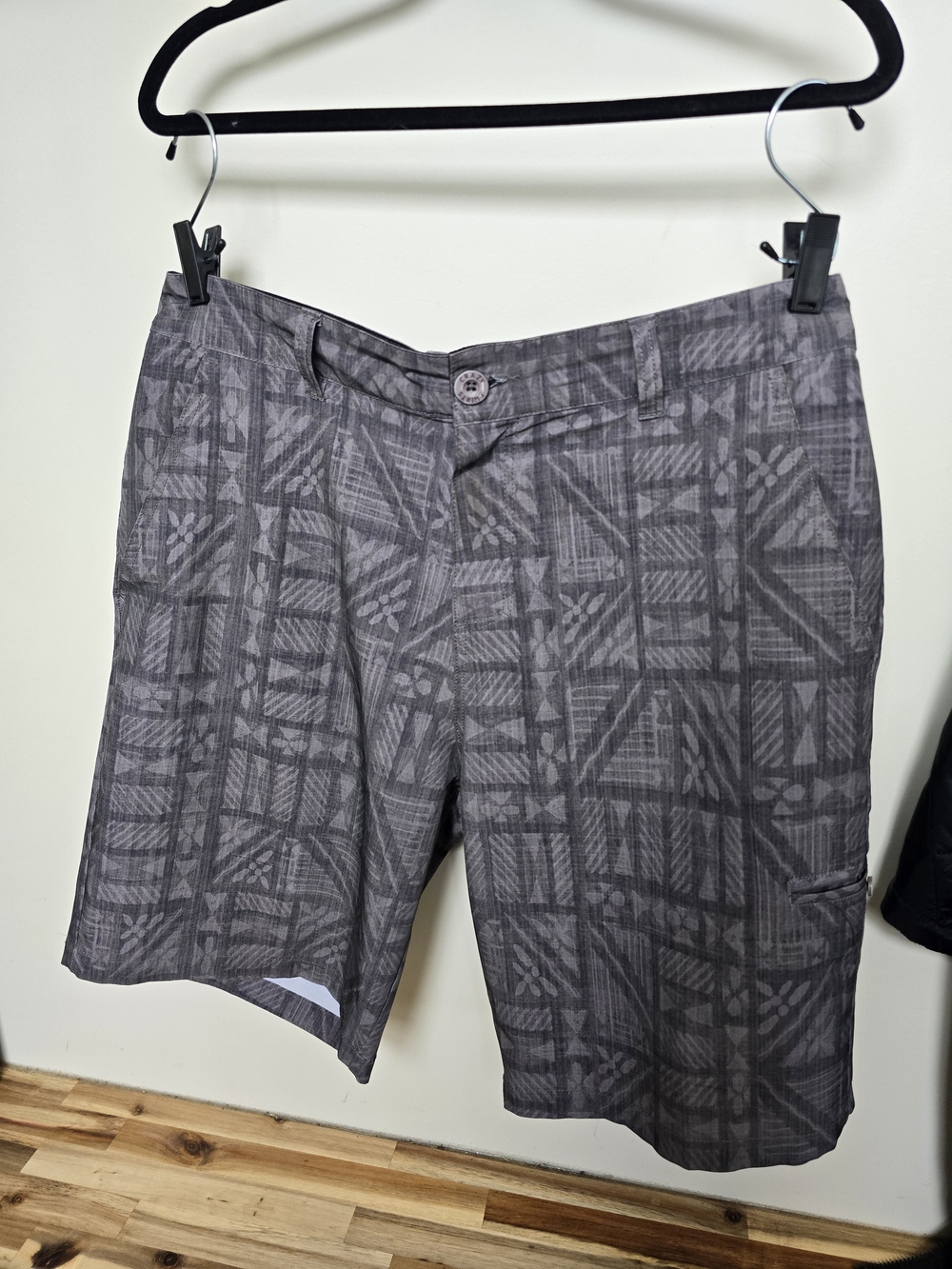 Men's Patterned Gray Cargo Shorts